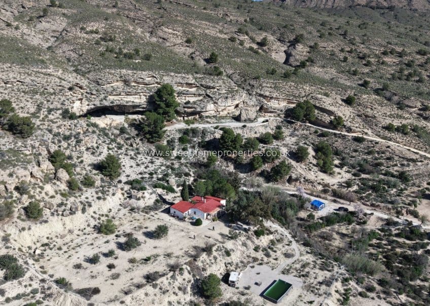 5 bedroom Finca/Country House for sale in Fortuna with pool - € 245,000 (Ref: 9733879)