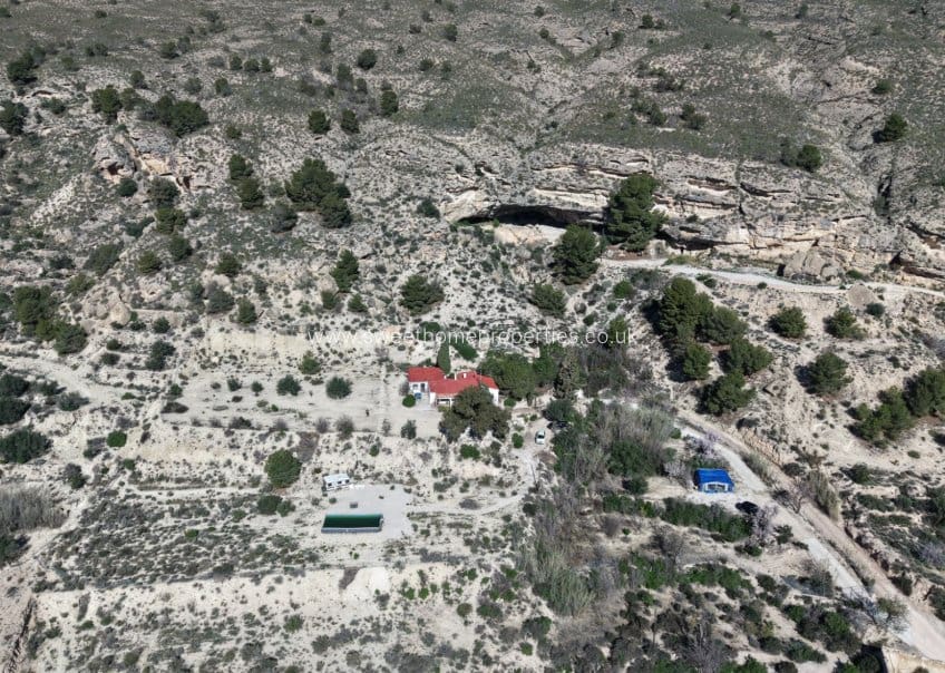 5 bedroom Finca/Country House for sale in Fortuna with pool - € 245,000 (Ref: 9733879)