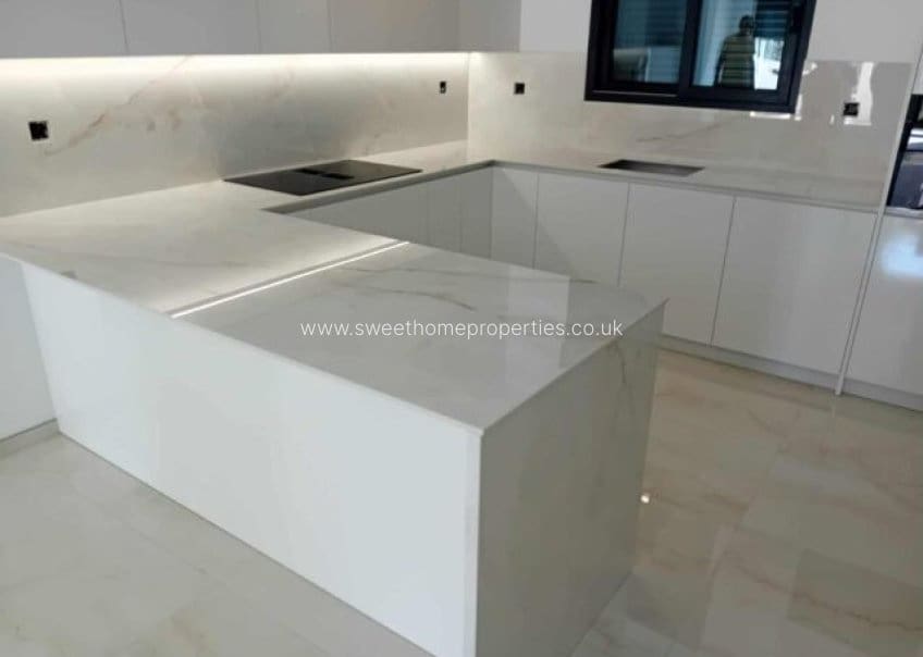 3 soverom Villa til salgs i La Romana med svømmebasseng garasje - € 270 000 (Ref: 9789743)