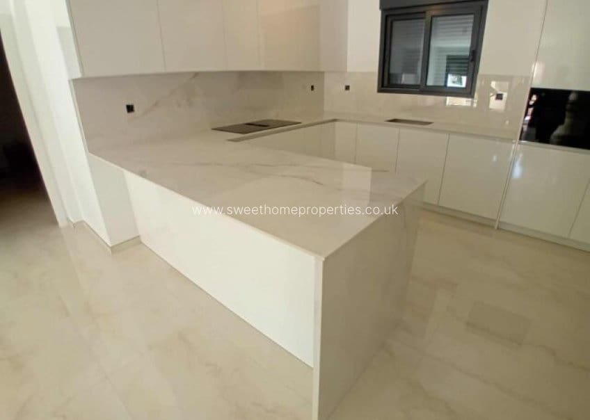 3 soverom Villa til salgs i La Romana med svømmebasseng garasje - € 270 000 (Ref: 9789743)