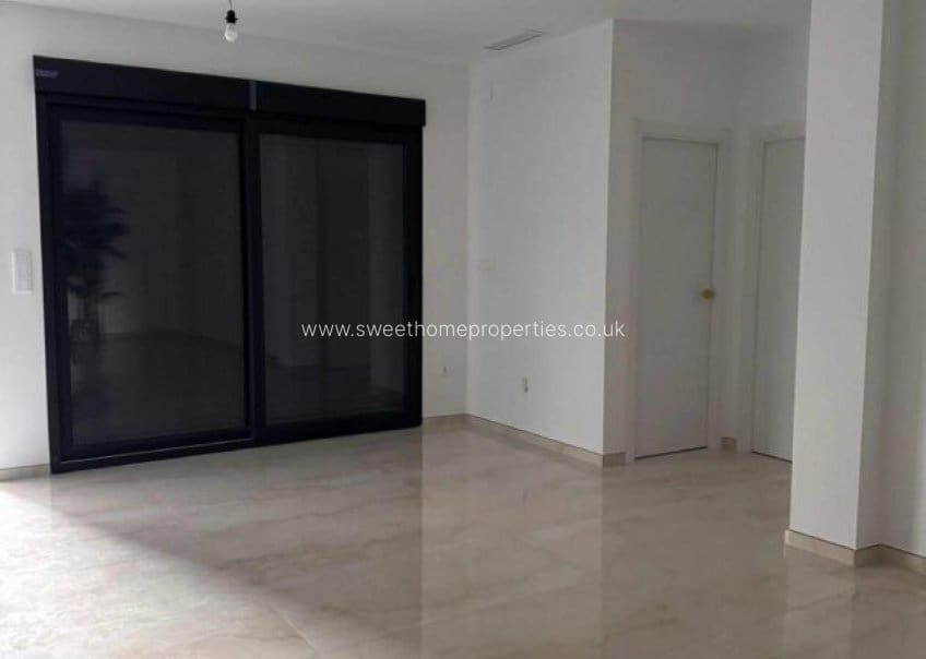 3 soverom Villa til salgs i La Romana med svømmebasseng garasje - € 270 000 (Ref: 9789743)