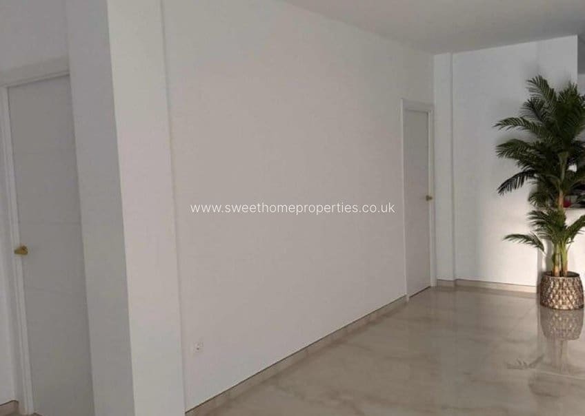 3 soverom Villa til salgs i La Romana med svømmebasseng garasje - € 270 000 (Ref: 9789743)