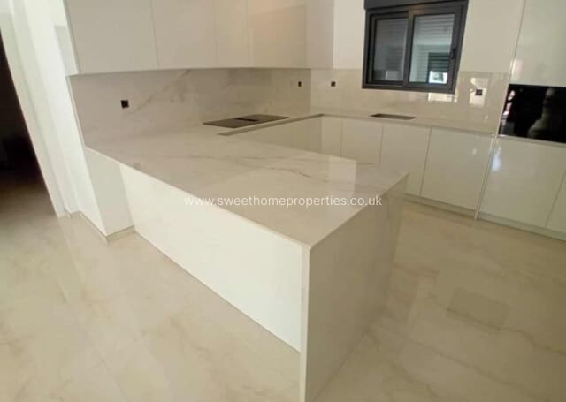 3 soverom Villa til salgs i La Romana med svømmebasseng garasje - € 270 000 (Ref: 9789743)