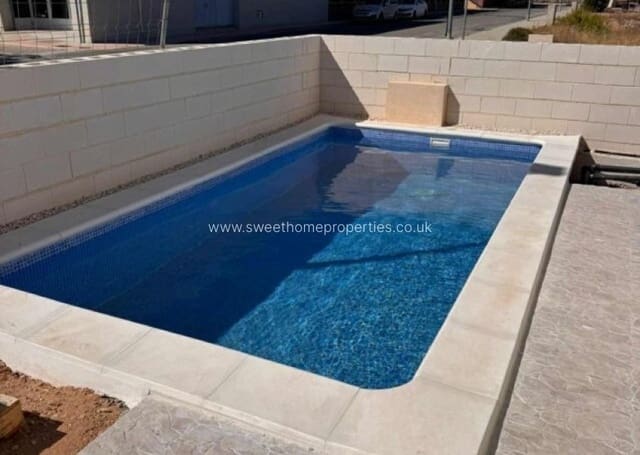 3 soverom Villa til salgs i La Romana med svømmebasseng garasje - € 270 000 (Ref: 9789743)