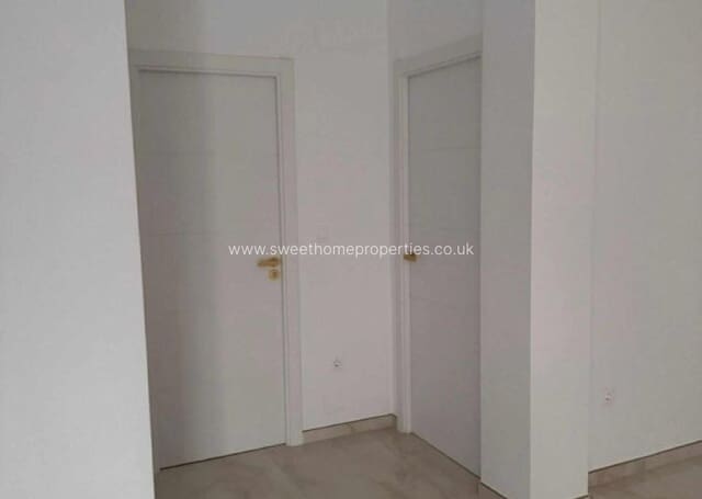 3 soverom Villa til salgs i La Romana med svømmebasseng garasje - € 270 000 (Ref: 9789743)