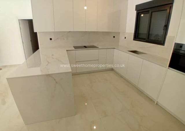 3 soverom Villa til salgs i La Romana med svømmebasseng garasje - € 270 000 (Ref: 9789743)