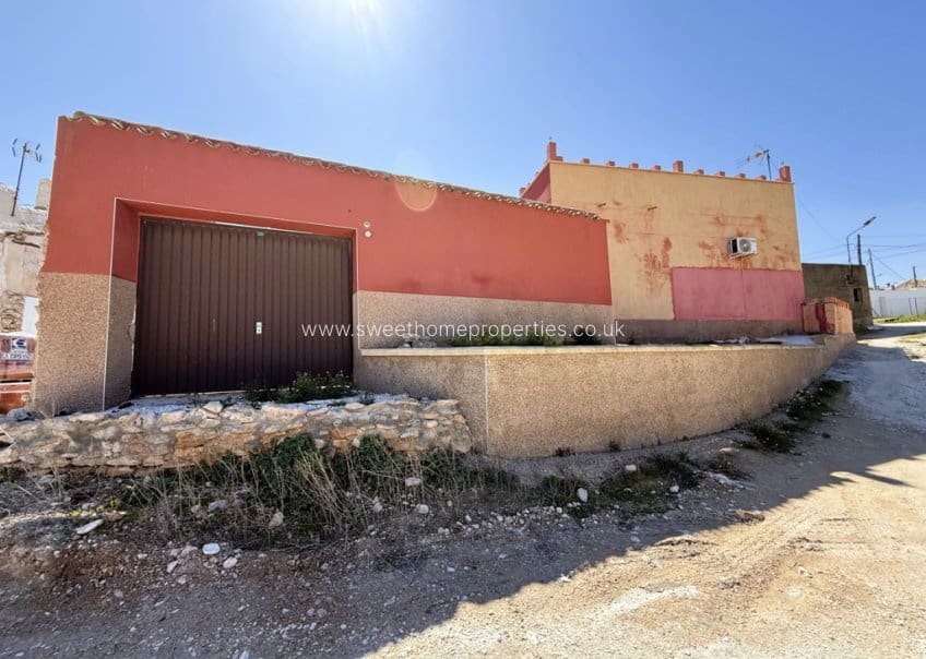 Casa de 2 habitaciones en Pinoso en venta - 99.950 € (Ref: 9805667)