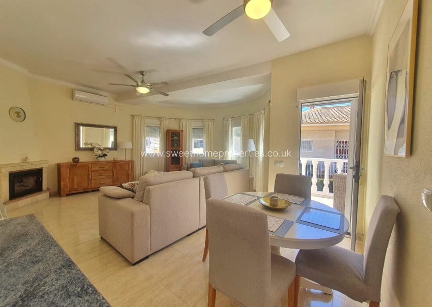 5 sypialnia Willa na sprzedaż w Villamartin z basenem garażem - 499 950 € (Ref: 9805668)