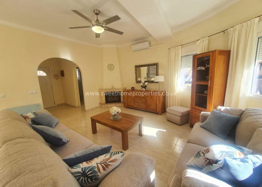 5 sypialnia Willa na sprzedaż w Villamartin z basenem garażem - 499 950 € (Ref: 9805668)