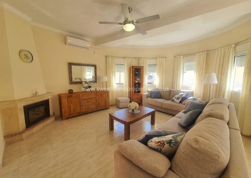 5 sypialnia Willa na sprzedaż w Villamartin z basenem garażem - 499 950 € (Ref: 9805668)