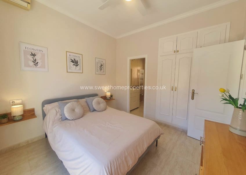 5 sypialnia Willa na sprzedaż w Villamartin z basenem garażem - 499 950 € (Ref: 9805668)