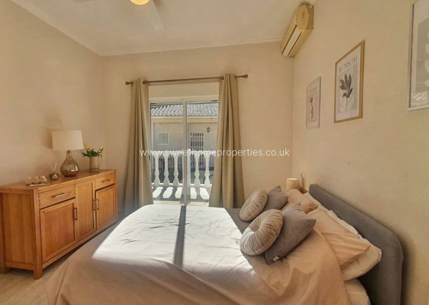 5 sypialnia Willa na sprzedaż w Villamartin z basenem garażem - 499 950 € (Ref: 9805668)