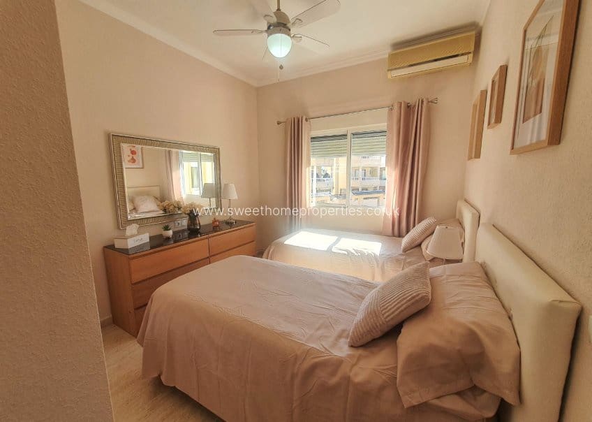 5 sypialnia Willa na sprzedaż w Villamartin z basenem garażem - 499 950 € (Ref: 9805668)