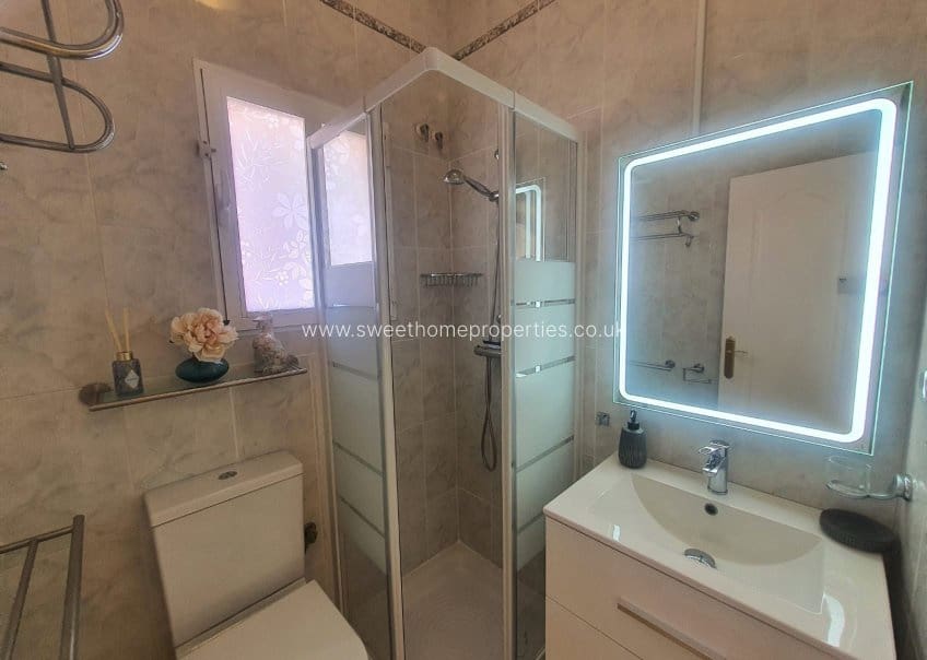 5 sypialnia Willa na sprzedaż w Villamartin z basenem garażem - 499 950 € (Ref: 9805668)