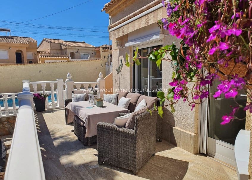 5 sypialnia Willa na sprzedaż w Villamartin z basenem garażem - 499 950 € (Ref: 9805668)