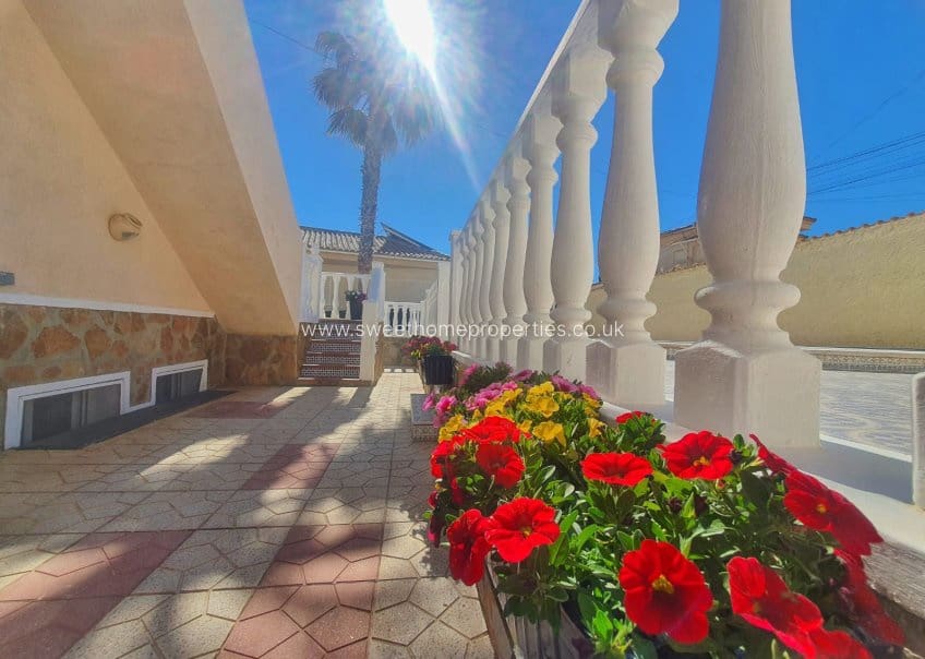 5 sypialnia Willa na sprzedaż w Villamartin z basenem garażem - 499 950 € (Ref: 9805668)