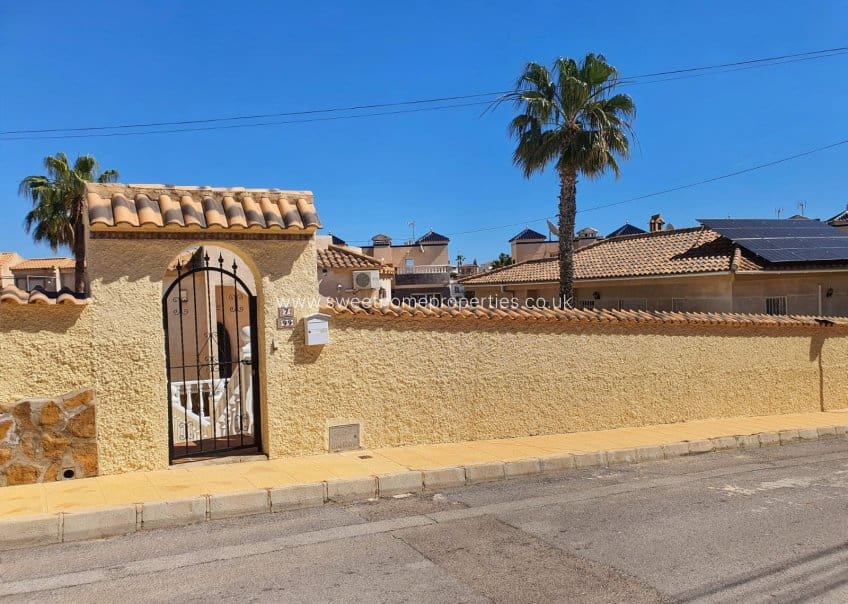 5 sypialnia Willa na sprzedaż w Villamartin z basenem garażem - 499 950 € (Ref: 9805668)