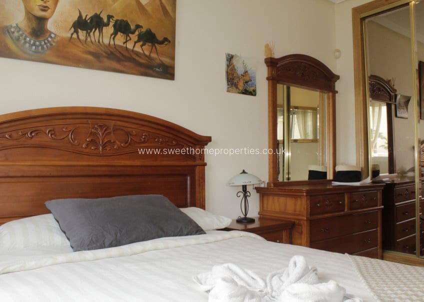 3 quarto Casa em Banda para venda em Villamartin com piscina garagem - 285 000 € (Ref: 9807392)