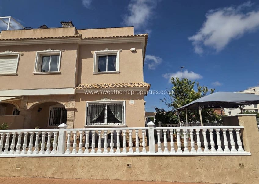3 quarto Casa em Banda para venda em Villamartin com piscina garagem - 285 000 € (Ref: 9807392)