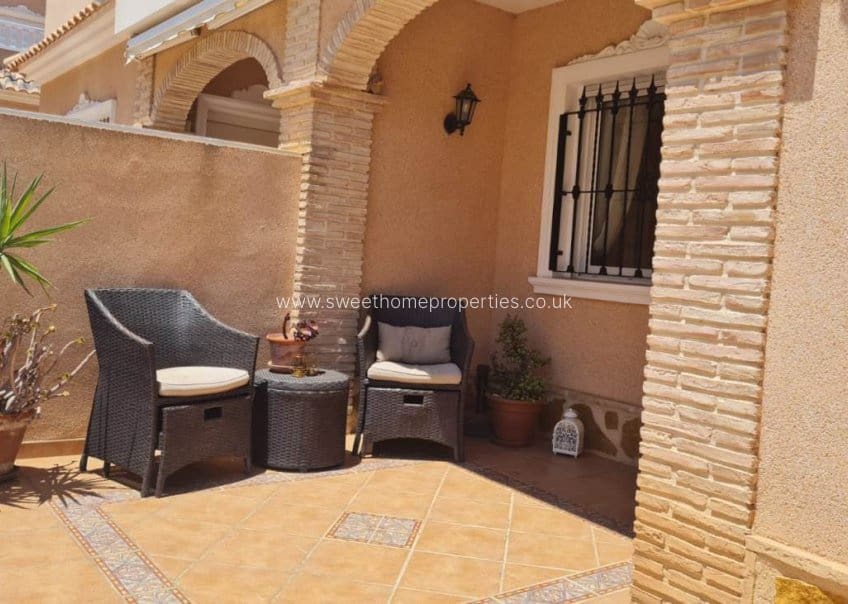 3 bedroom Townhouse for sale in Villamartin with pool garage - € 255,000 (Ref: 9807392)