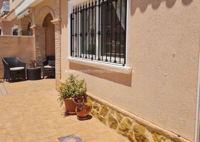 3 bedroom Townhouse for sale in Villamartin with pool garage - € 255,000 (Ref: 9807392)