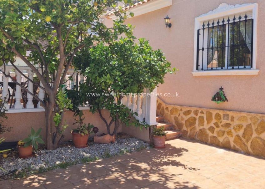 3 bedroom Townhouse for sale in Villamartin with pool garage - € 255,000 (Ref: 9807392)