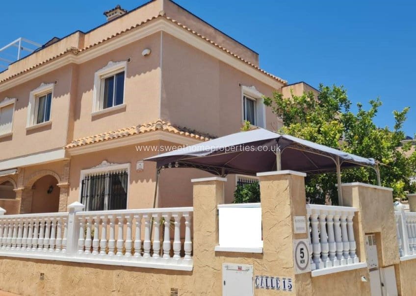 3 bedroom Townhouse for sale in Villamartin with pool garage - € 255,000 (Ref: 9807392)