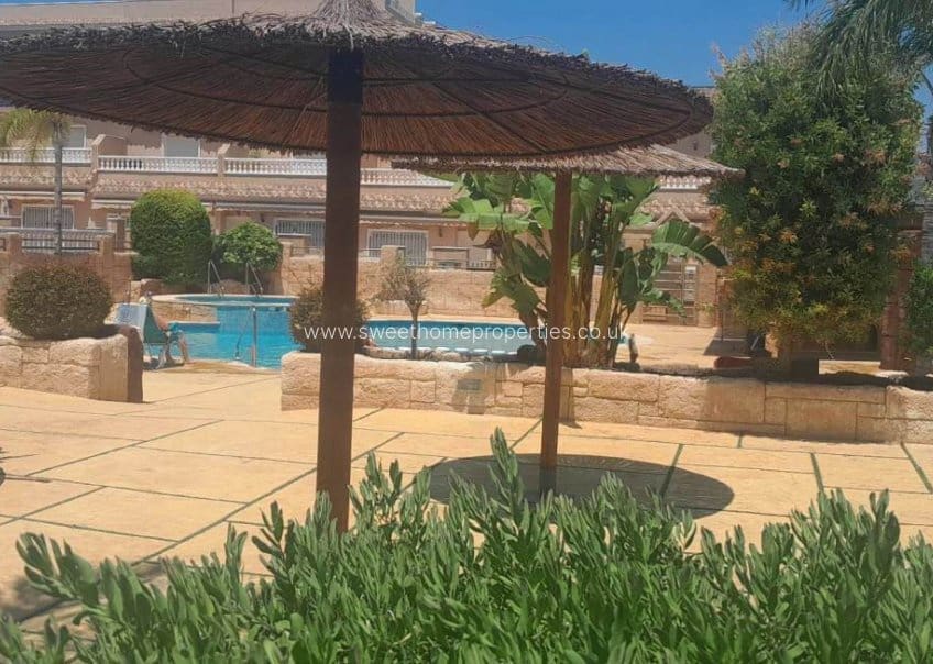 3 bedroom Townhouse for sale in Villamartin with pool garage - € 255,000 (Ref: 9807392)
