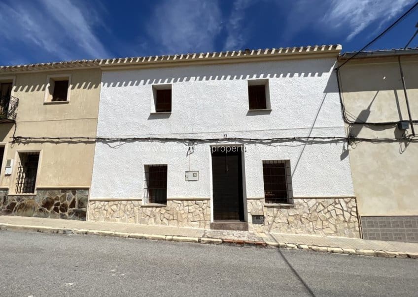 Casa de 5 habitaciones en Pinoso en venta - 83.000 € (Ref: 9809774)