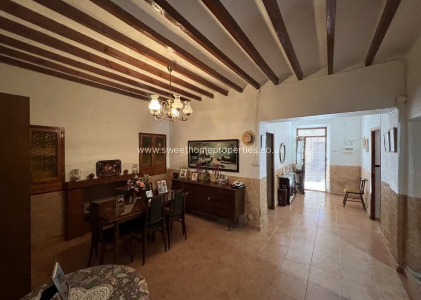 Casa de 5 habitaciones en Pinoso en venta - 83.000 € (Ref: 9809774)