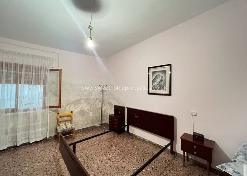 Casa de 5 habitaciones en Pinoso en venta - 83.000 € (Ref: 9809774)