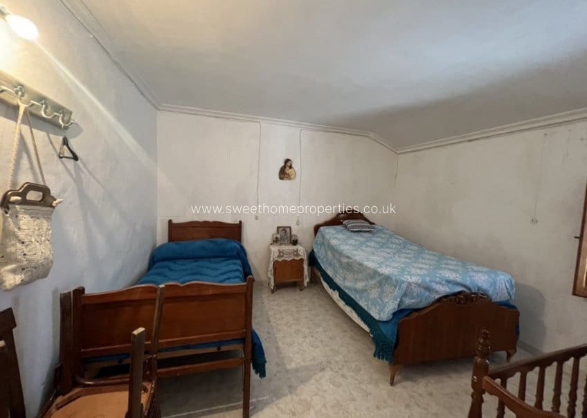 Casa de 5 habitaciones en Pinoso en venta - 83.000 € (Ref: 9809774)