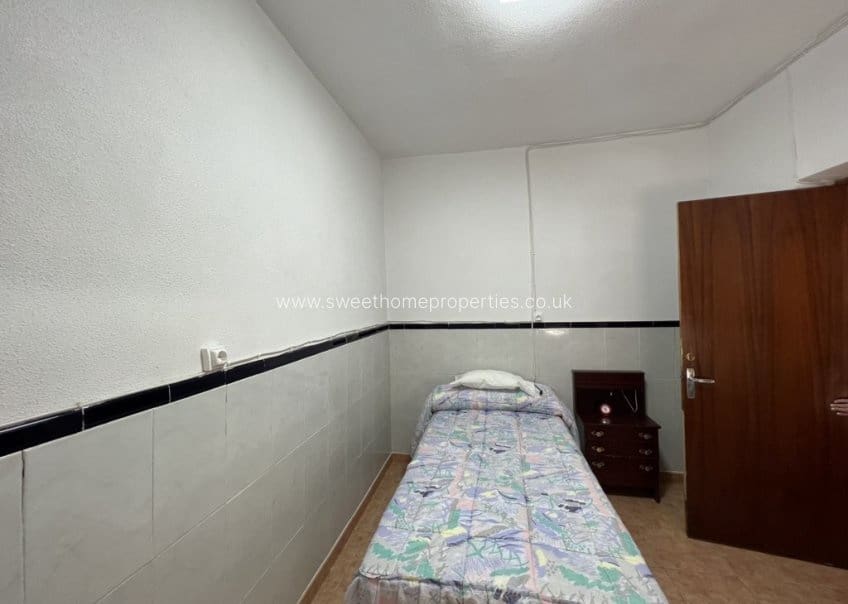 Casa de 5 habitaciones en Pinoso en venta - 83.000 € (Ref: 9809774)