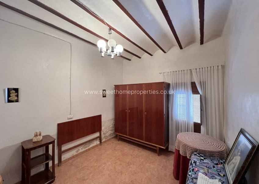 Casa de 5 habitaciones en Pinoso en venta - 83.000 € (Ref: 9809774)