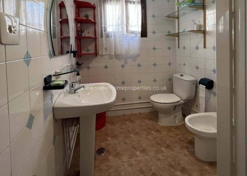 Casa de 5 habitaciones en Pinoso en venta - 83.000 € (Ref: 9809774)