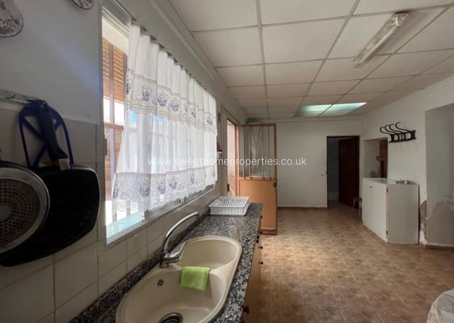 Casa de 5 habitaciones en Pinoso en venta - 83.000 € (Ref: 9809774)