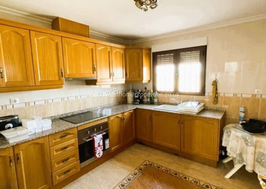 4 slaapkamer Finca/Landhuis te koop in Pinoso met zwembad garage - € 300.000 (Ref: 9810368)