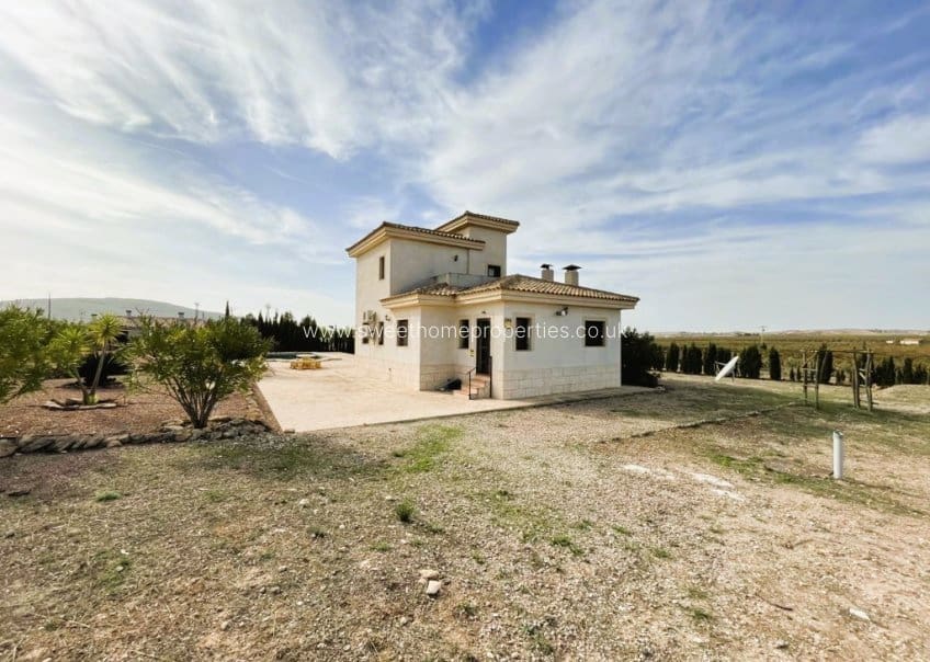 4 slaapkamer Finca/Landhuis te koop in Pinoso met zwembad garage - € 300.000 (Ref: 9810368)