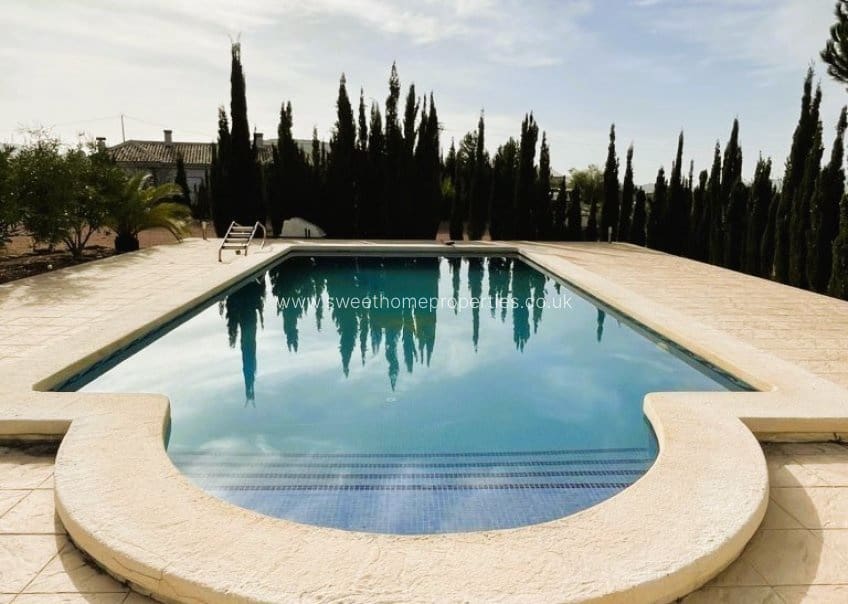 4 slaapkamer Finca/Landhuis te koop in Pinoso met zwembad garage - € 300.000 (Ref: 9810368)