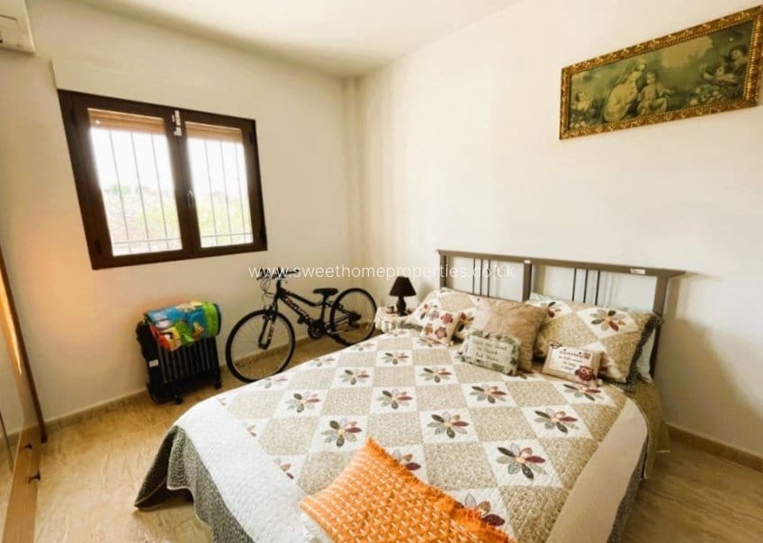 4 slaapkamer Finca/Landhuis te koop in Pinoso met zwembad garage - € 300.000 (Ref: 9810368)