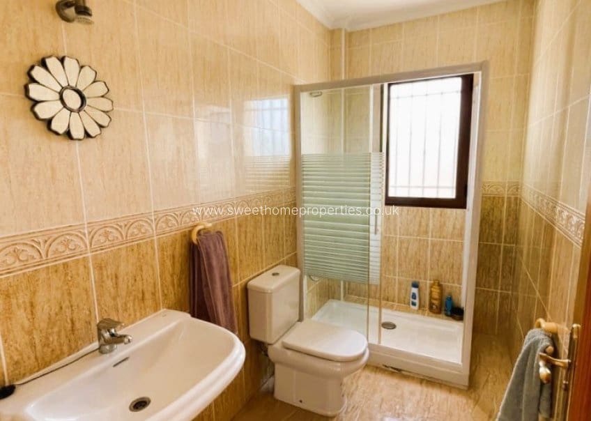 4 slaapkamer Finca/Landhuis te koop in Pinoso met zwembad garage - € 300.000 (Ref: 9810368)