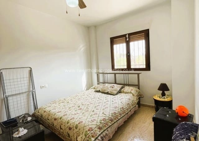 4 slaapkamer Finca/Landhuis te koop in Pinoso met zwembad garage - € 300.000 (Ref: 9810368)