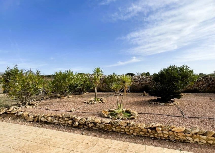 4 slaapkamer Finca/Landhuis te koop in Pinoso met zwembad garage - € 300.000 (Ref: 9810368)