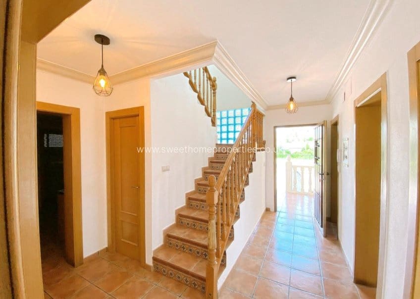 4 sypialnia Finka/Dom wiejski na sprzedaż w La Romana z basenem garażem - 345 000 € (Ref: 9815003)