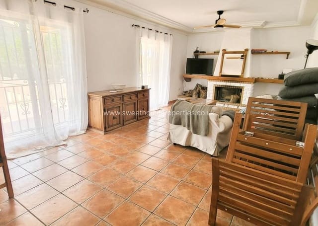 4 sypialnia Finka/Dom wiejski na sprzedaż w La Romana z basenem garażem - 345 000 € (Ref: 9815003)