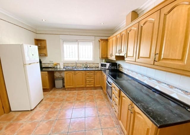 4 sypialnia Finka/Dom wiejski na sprzedaż w La Romana z basenem garażem - 345 000 € (Ref: 9815003)