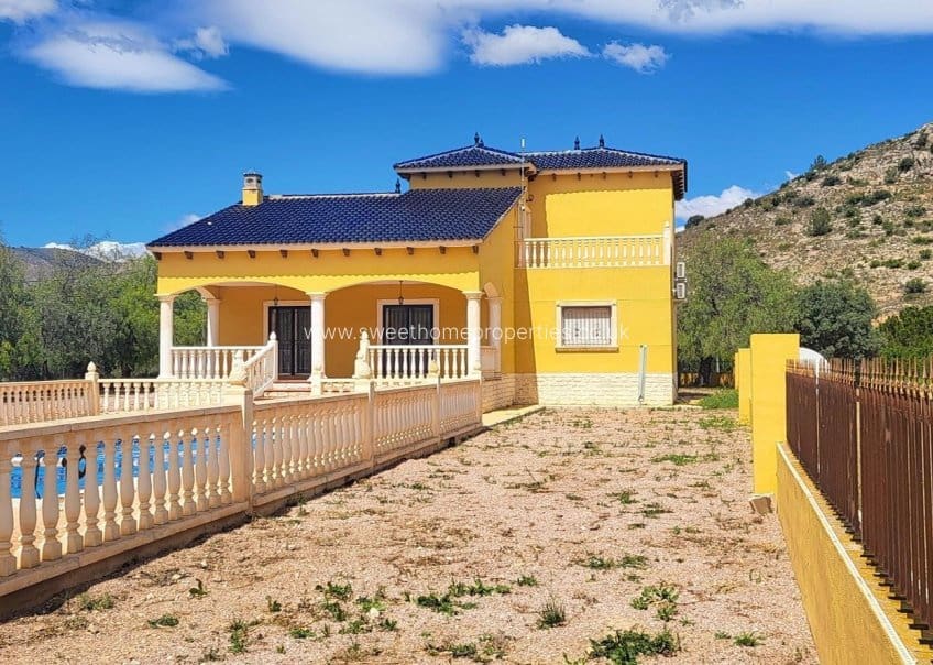 4 sypialnia Finka/Dom wiejski na sprzedaż w La Romana z basenem garażem - 345 000 € (Ref: 9815003)