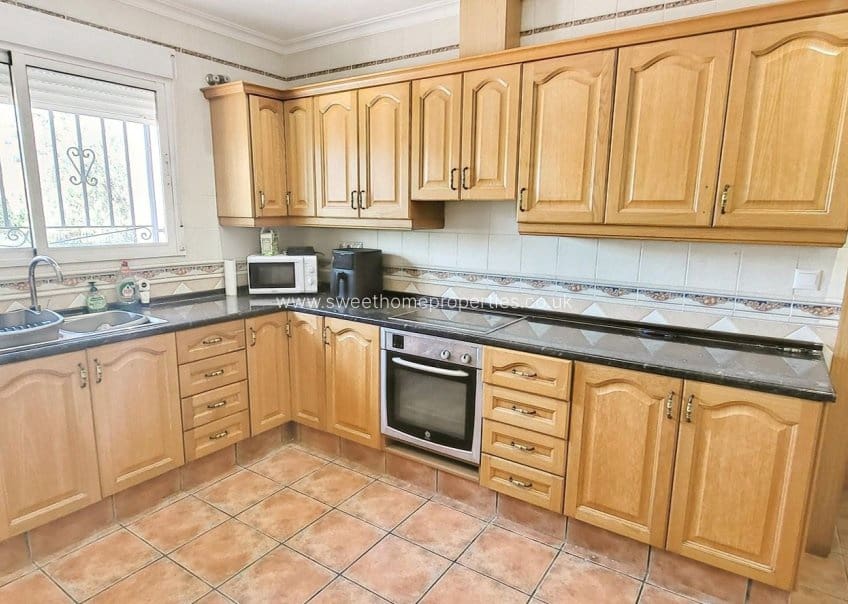 4 sypialnia Finka/Dom wiejski na sprzedaż w La Romana z basenem garażem - 345 000 € (Ref: 9815003)