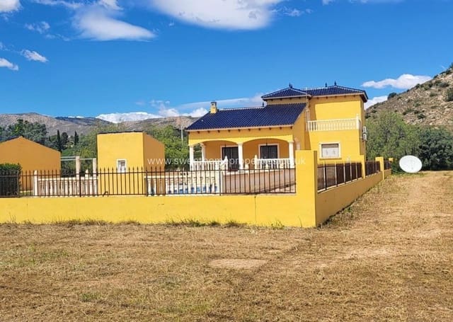 4 sypialnia Finka/Dom wiejski na sprzedaż w La Romana z basenem garażem - 345 000 € (Ref: 9815003)