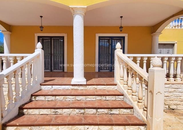 4 sypialnia Finka/Dom wiejski na sprzedaż w La Romana z basenem garażem - 345 000 € (Ref: 9815003)